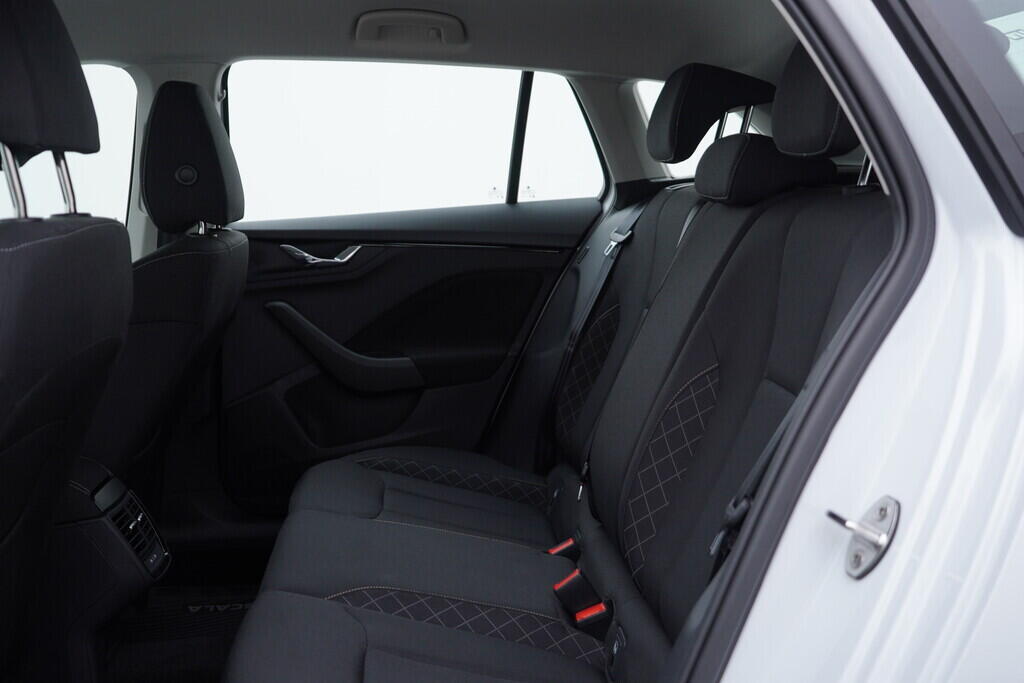 OV190V08528_35.webp_SCALA Ambition 1.0 TSI 81 kW manuál, DPH