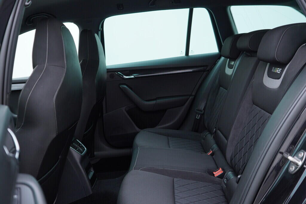 OV190V08553_38.webp_OCTAVIA RS 2.0 TSI 169 kW automat