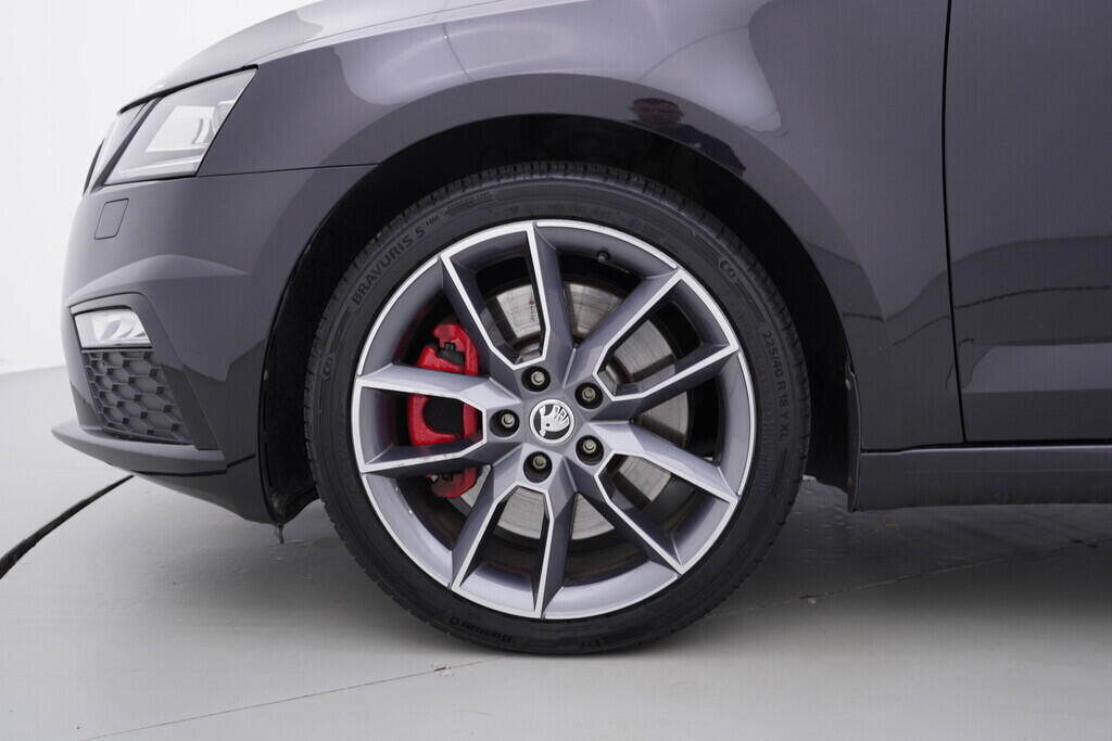 OV190V08553_41.webp_OCTAVIA RS 2.0 TSI 169 kW automat