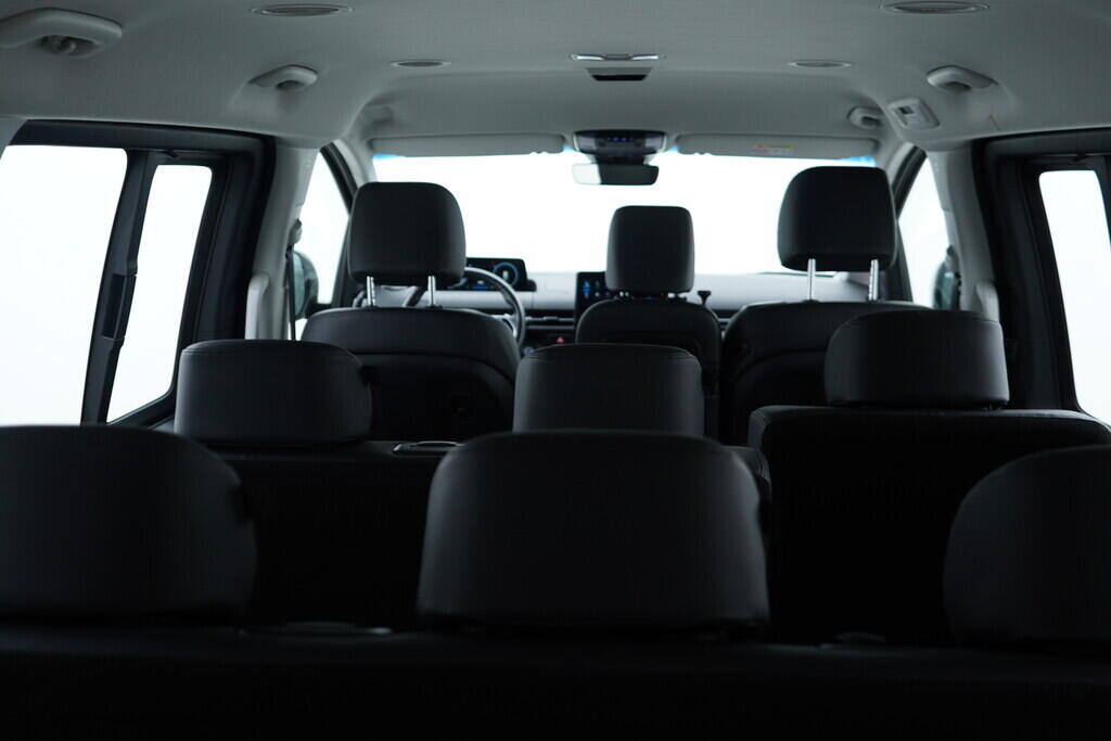 OV190V08559_41.webp_STARIA  2.2 CRDi 130 kW automat, DPH