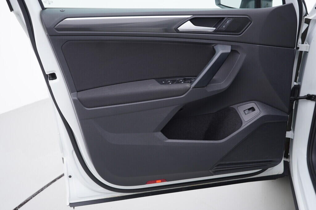 OV190V08569_19.webp_TIGUAN R-line 1.5 TSI 110 kW automat