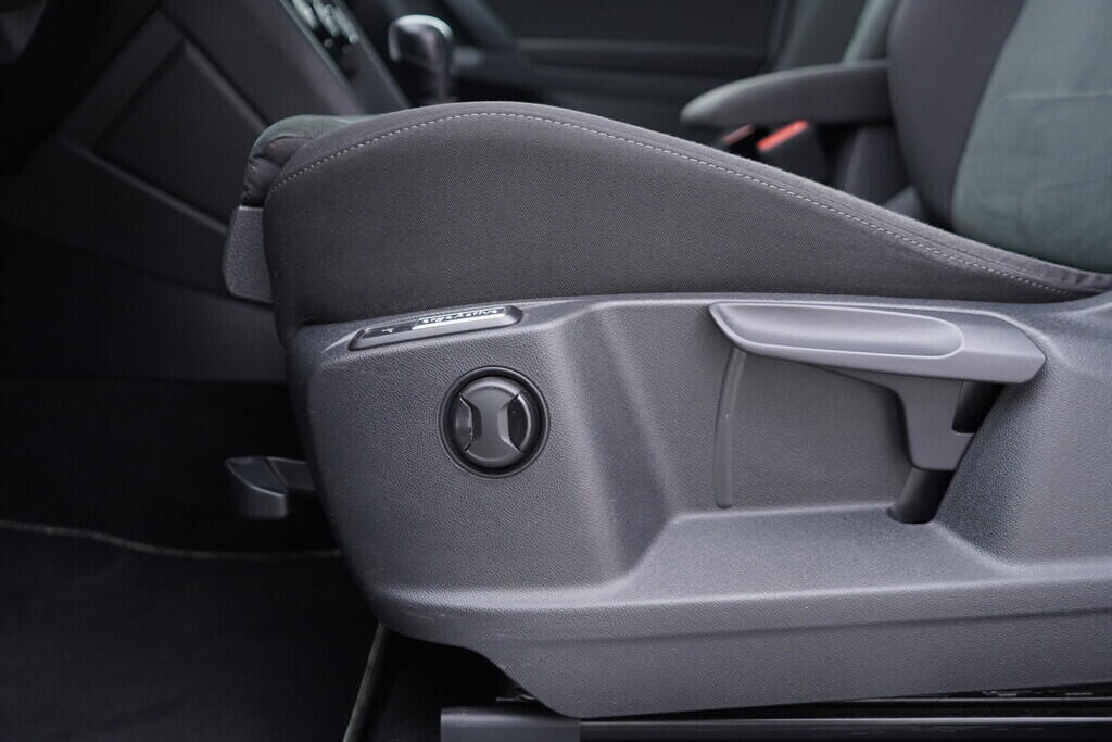 OV190V08569_21.webp_TIGUAN R-line 1.5 TSI 110 kW automat