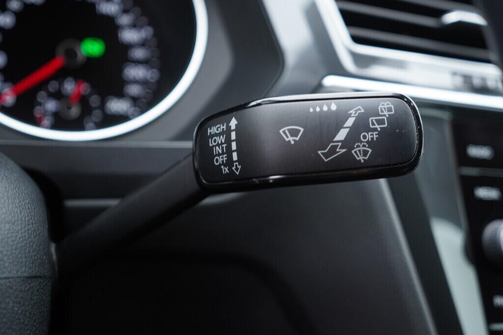 OV190V08569_25.webp_TIGUAN R-line 1.5 TSI 110 kW automat
