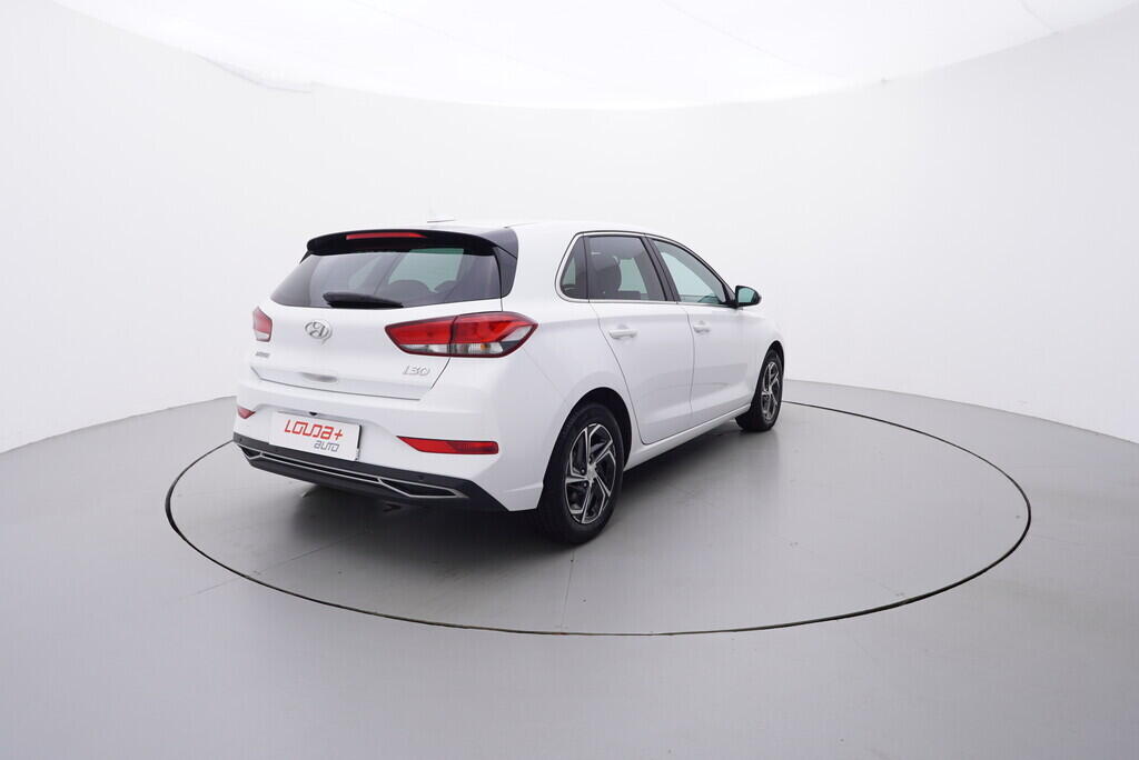 OV190V08580_14.webp_I30 Smart Nav 1.5  81 kW manuál