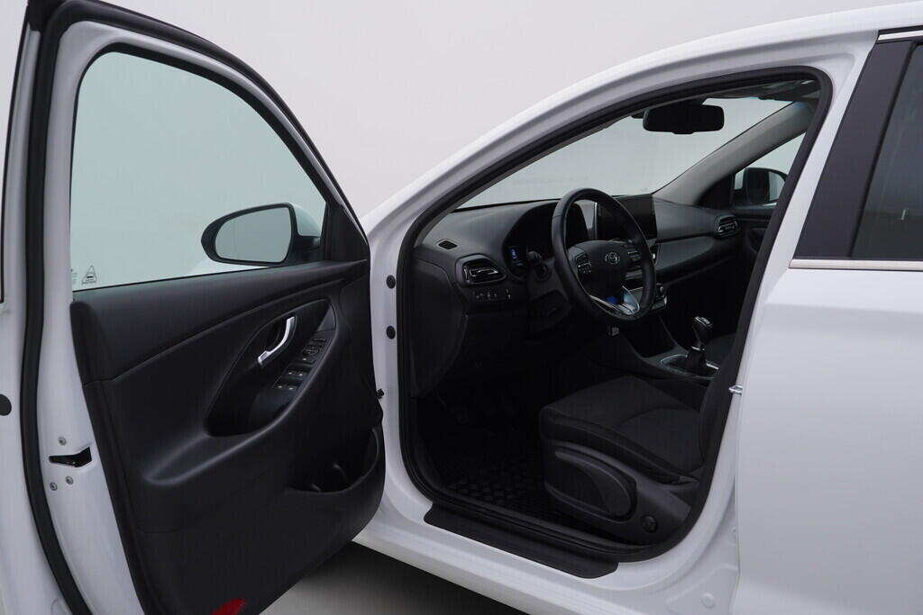 OV190V08580_18.webp_I30 Smart Nav 1.5  81 kW manuál