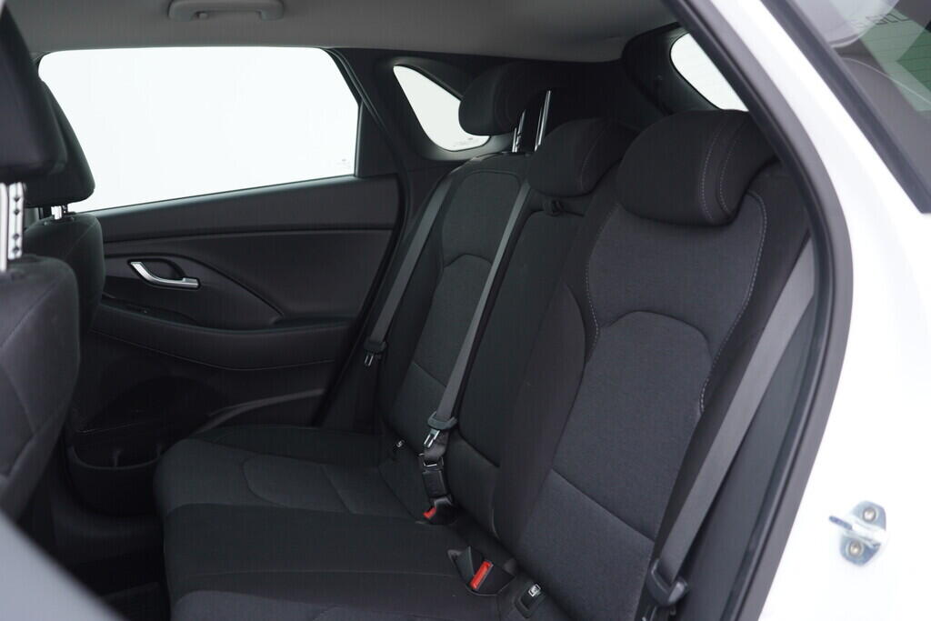 OV190V08580_35.webp_I30 Smart Nav 1.5  81 kW manuál