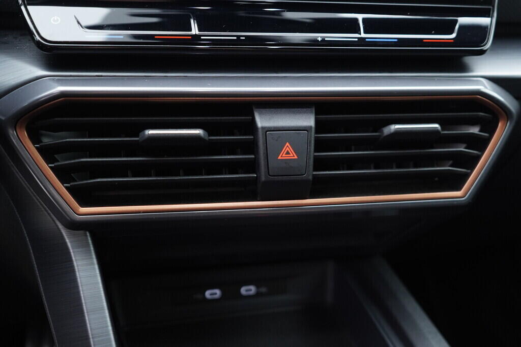 OV190V08586_30.webp_LEON ST 2.0 TSI 180 kW automat