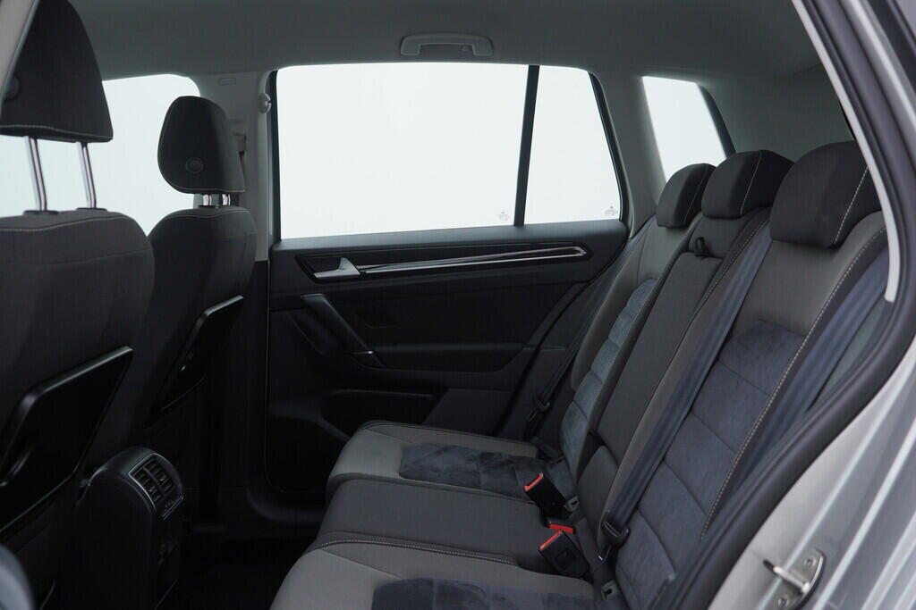 OV190V08595_35.webp_GOLF SPORTSVAN Highline 1.4 TSI 110 kW manuál