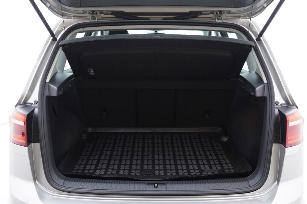OV190V08595_36.webp_GOLF SPORTSVAN Highline 1.4 TSI 110 kW manuál