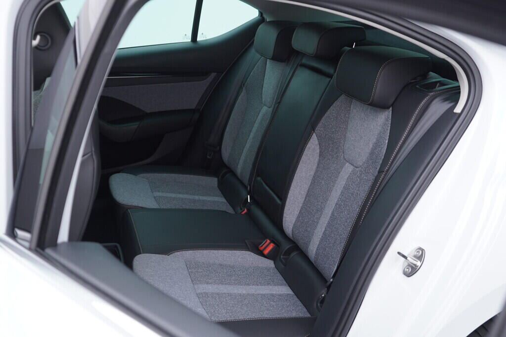 OV190V08597_41.webp_OCTAVIA Top Selection 2.0 TDI 110 kW automat, DPH