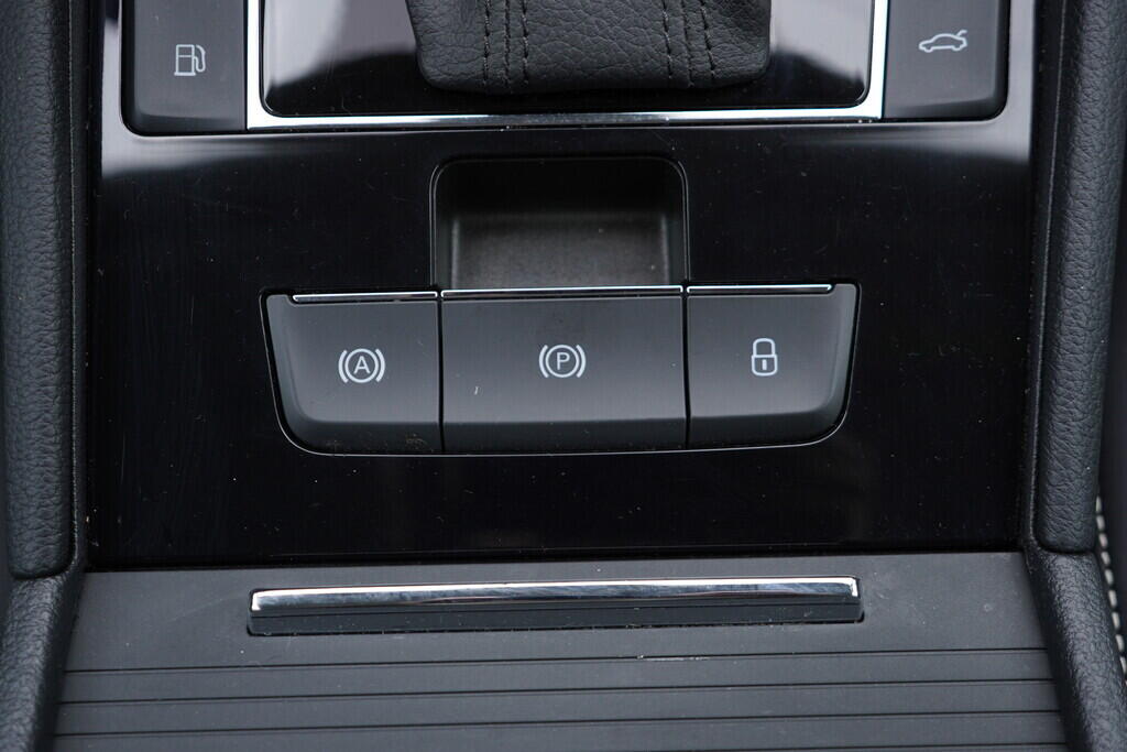 OV190V08608_37.webp_SUPERB L&K 1.4 TSI 160 kW automat, DPH
