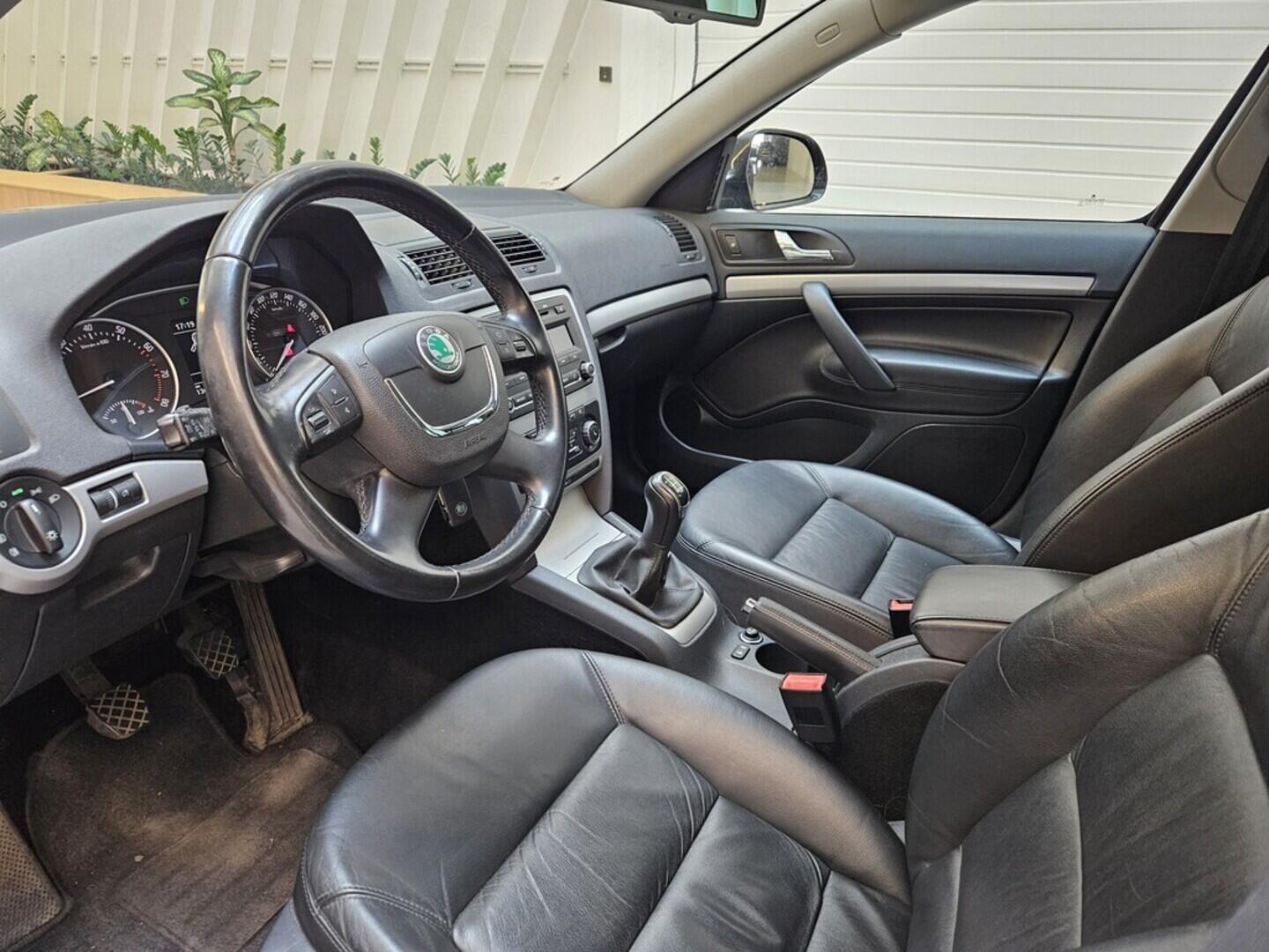 OV190V08620_21.webp_OCTAVIA Elegance 1.2 TSI 77 kW manuál