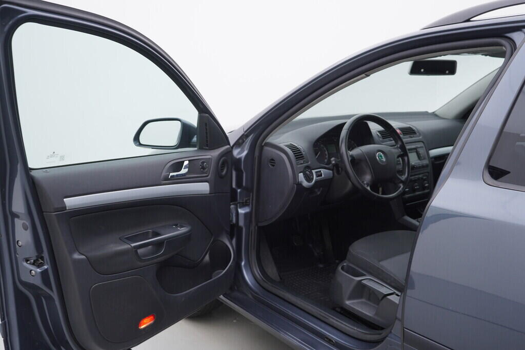 OV190V08621_18.webp_OCTAVIA Elegance 1.9 TDI 77 kW manuál