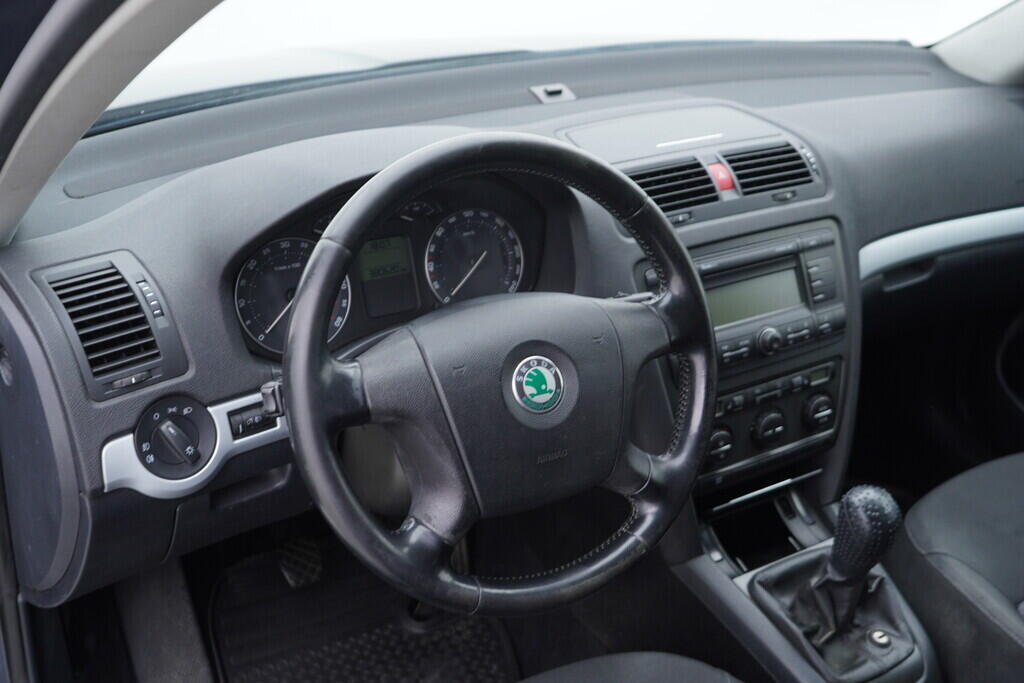 OV190V08621_21.webp_OCTAVIA Elegance 1.9 TDI 77 kW manuál