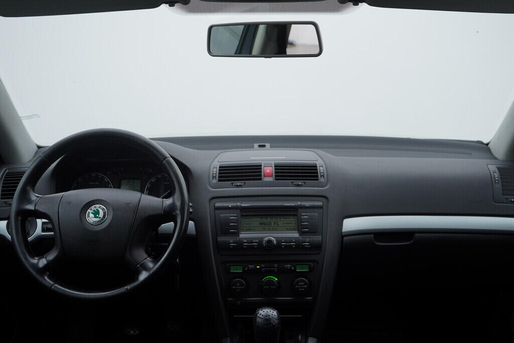 OV190V08621_25.webp_OCTAVIA Elegance 1.9 TDI 77 kW manuál
