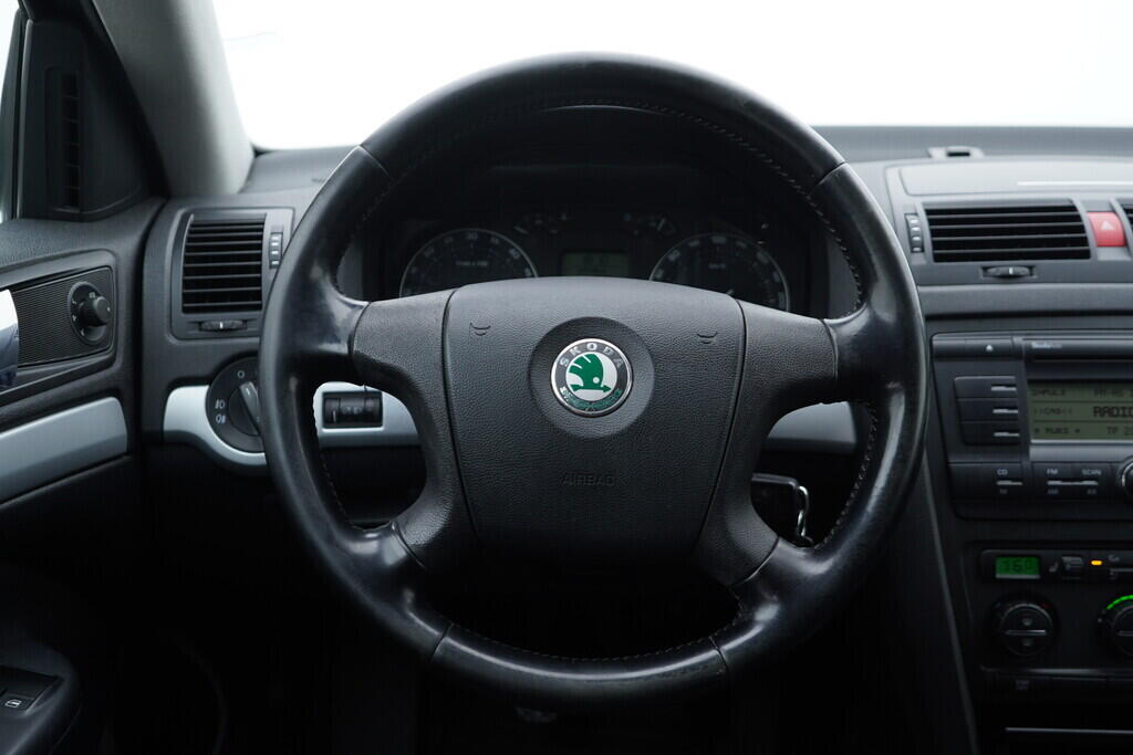 OV190V08621_26.webp_OCTAVIA Elegance 1.9 TDI 77 kW manuál