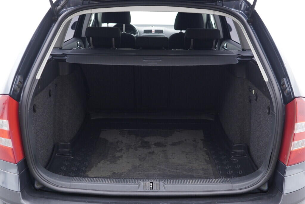 OV190V08621_33.webp_OCTAVIA Elegance 1.9 TDI 77 kW manuál