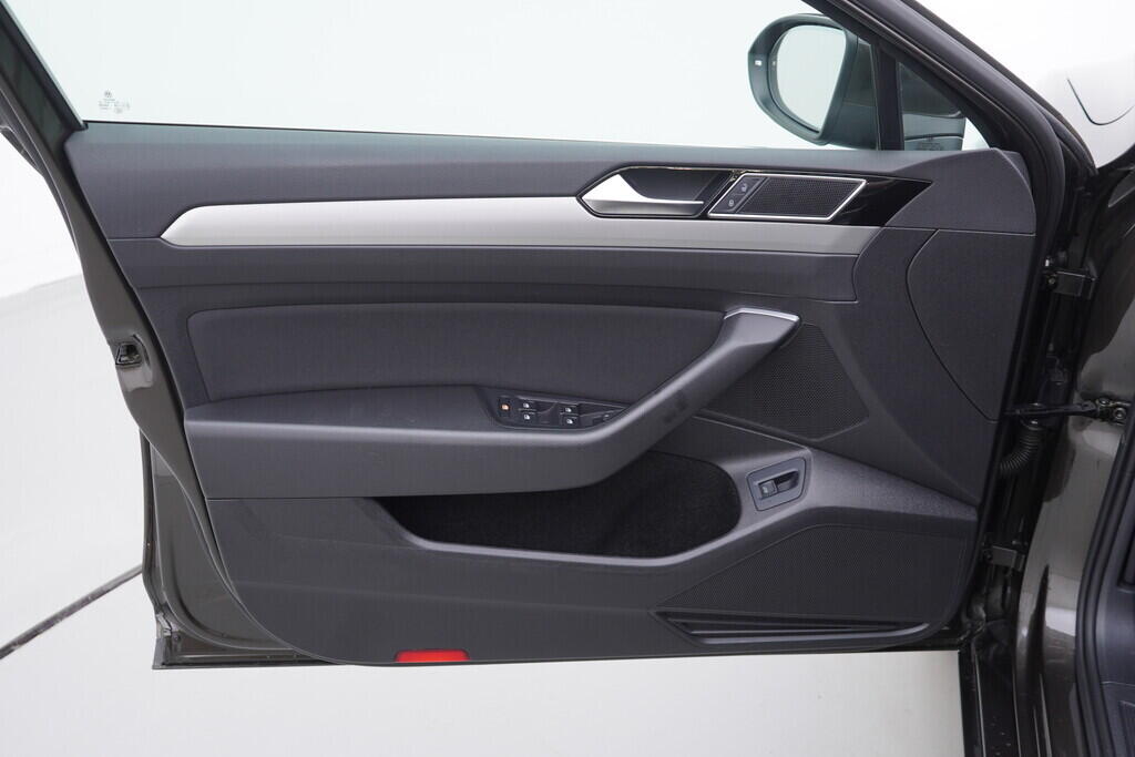 OV190V08623_19.webp_PASSAT VARIANT Comfortline 2.0 TDI 140 kW automat