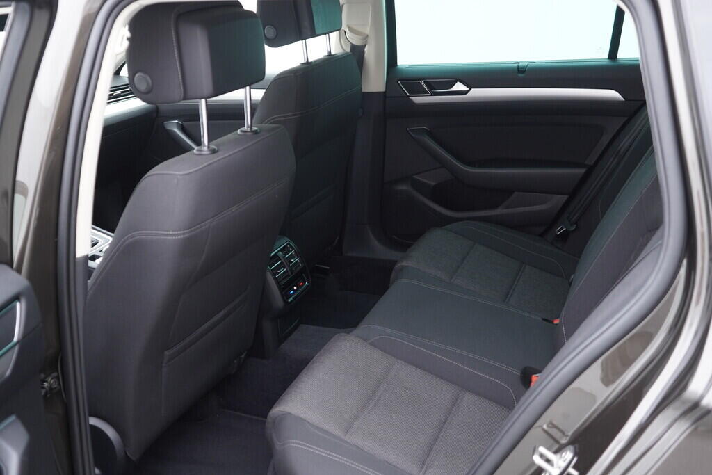 OV190V08623_39.webp_PASSAT VARIANT Comfortline 2.0 TDI 140 kW automat