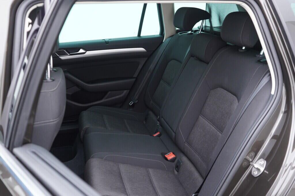OV190V08623_41.webp_PASSAT VARIANT Comfortline 2.0 TDI 140 kW automat