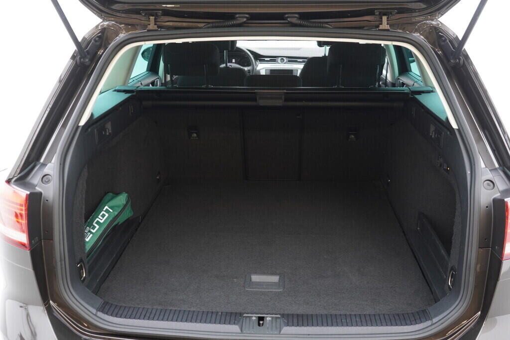 OV190V08623_42.webp_PASSAT VARIANT Comfortline 2.0 TDI 140 kW automat