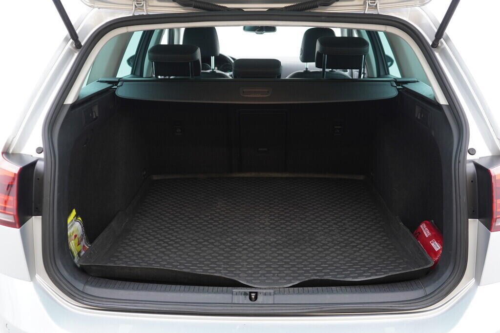 OV190V08625_40.webp_GOLF VARIANT Highline 1.4 TSI 92 kW automat