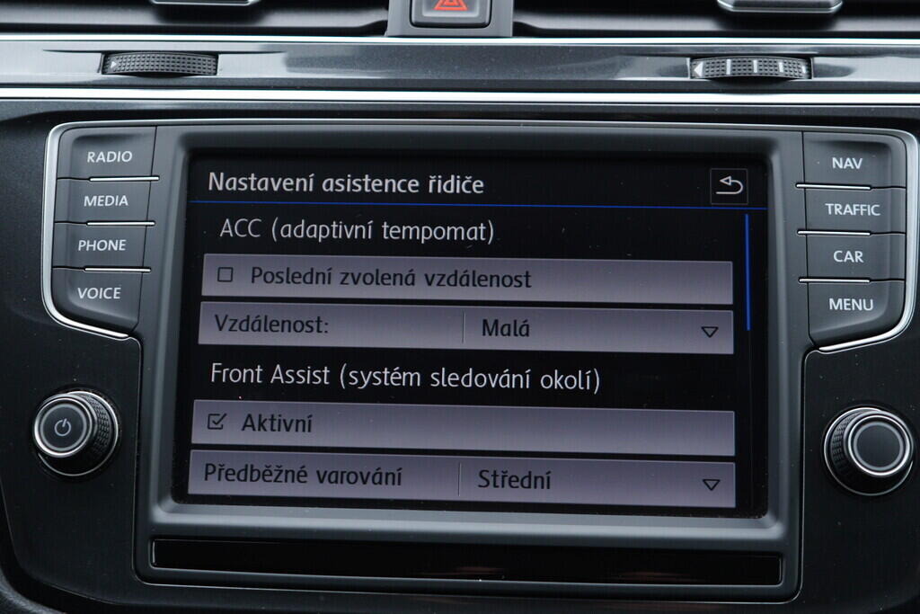 OV190V08627_28.webp_TIGUAN Sound 2.0 TSI 132 kW automat