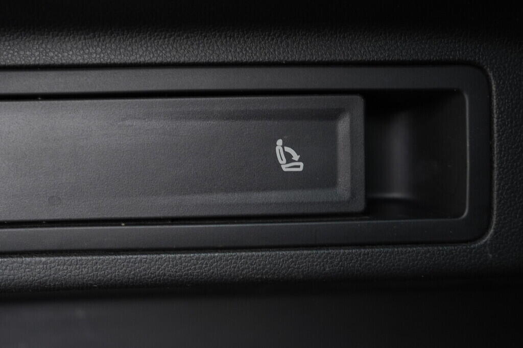 OV190V08627_40.webp_TIGUAN Sound 2.0 TSI 132 kW automat