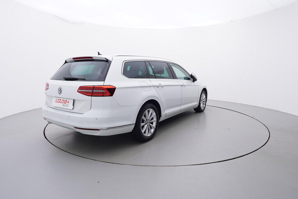OV190V08630_14.webp_PASSAT VARIANT Highline 2.0 TDI 110 kW automat