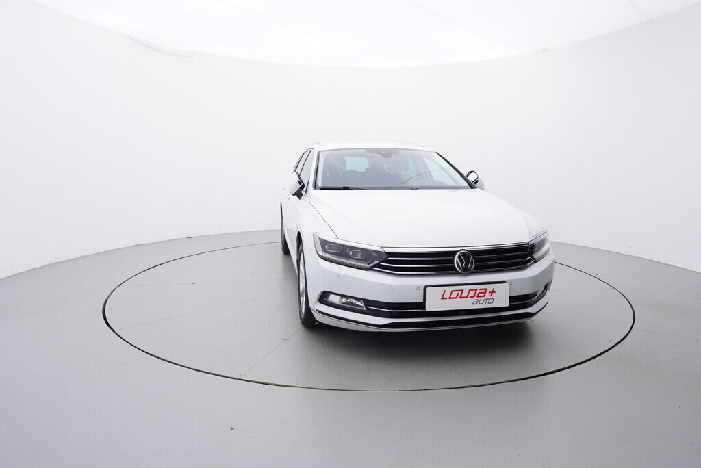 OV190V08630_17.webp_PASSAT VARIANT Highline 2.0 TDI 110 kW automat