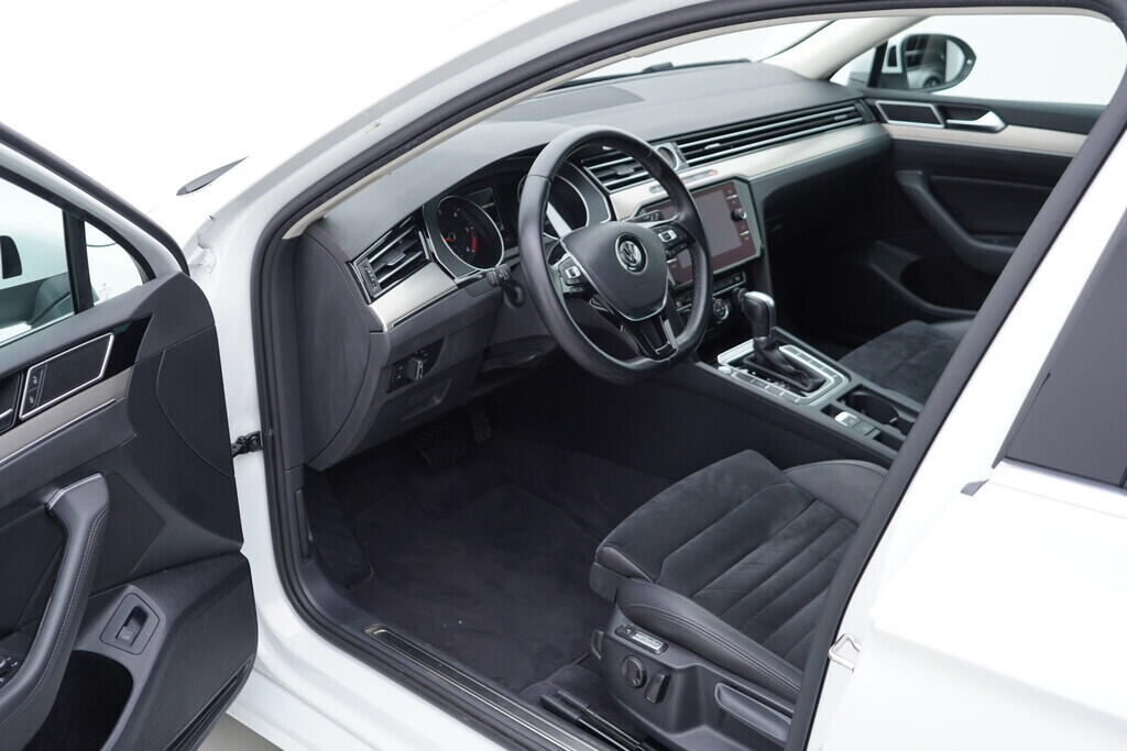 OV190V08630_18.webp_PASSAT VARIANT Highline 2.0 TDI 110 kW automat