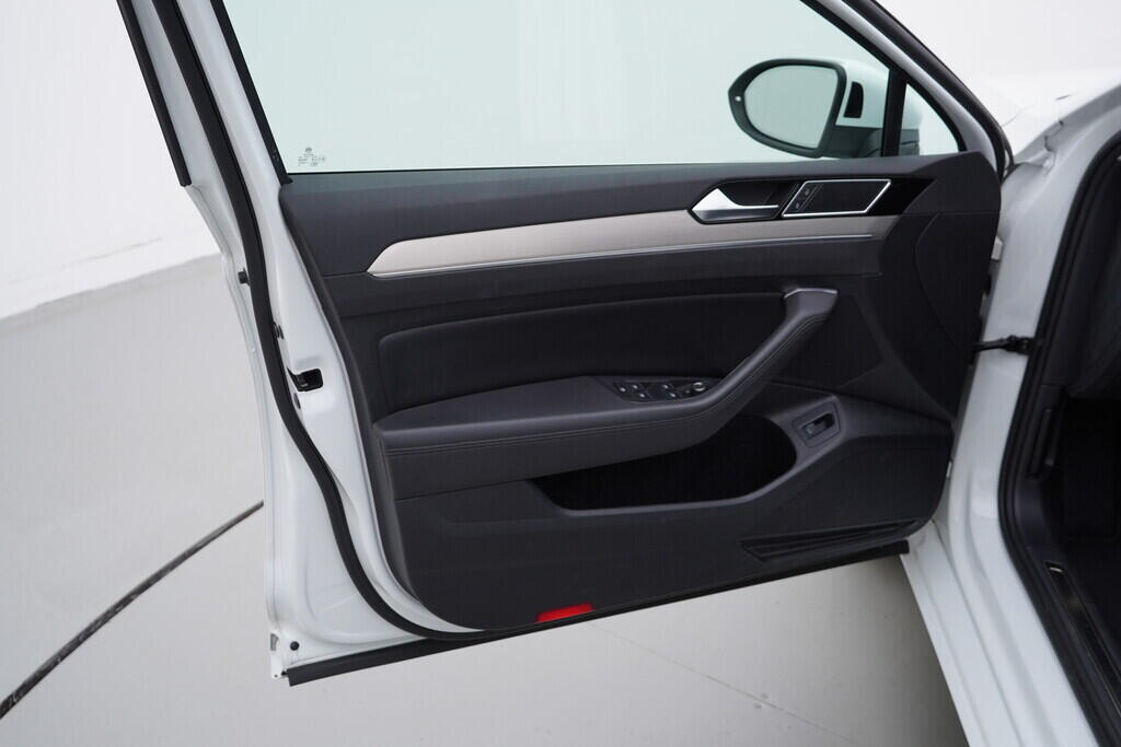 OV190V08630_19.webp_PASSAT VARIANT Highline 2.0 TDI 110 kW automat