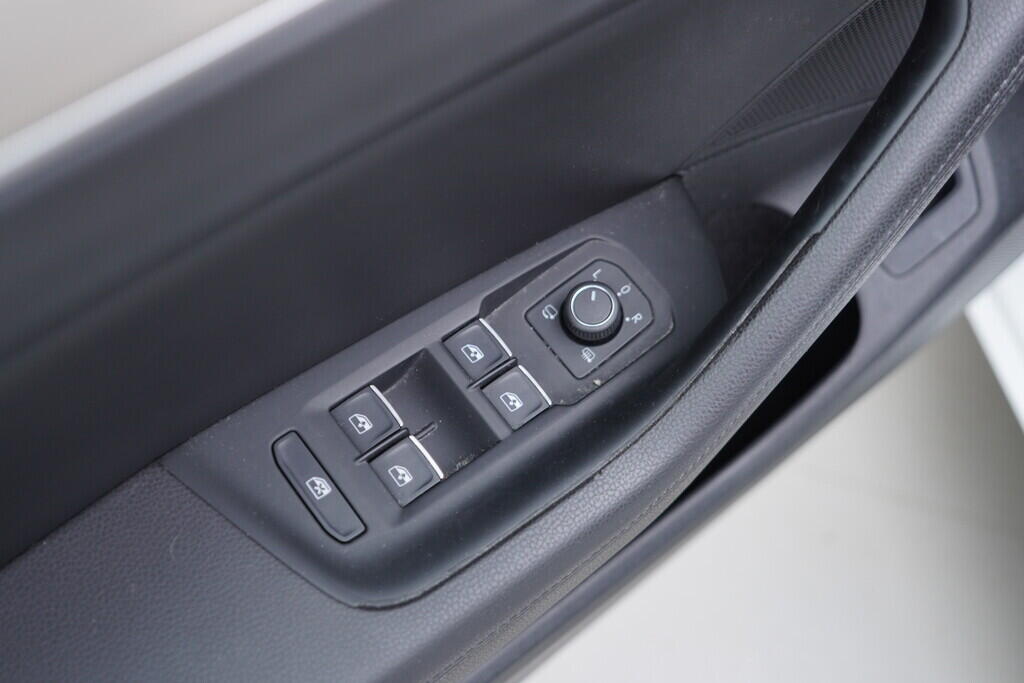 OV190V08630_20.webp_PASSAT VARIANT Highline 2.0 TDI 110 kW automat
