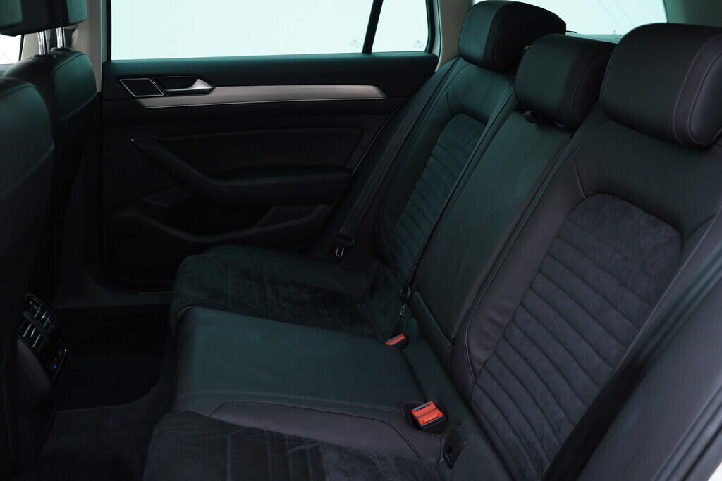 OV190V08630_35.webp_PASSAT VARIANT Highline 2.0 TDI 110 kW automat