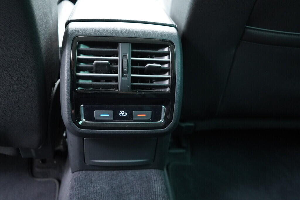 OV190V08630_36.webp_PASSAT VARIANT Highline 2.0 TDI 110 kW automat