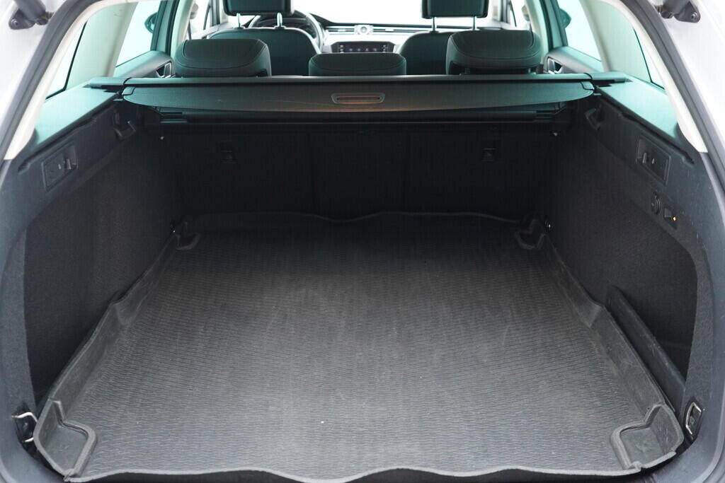OV190V08630_38.webp_PASSAT VARIANT Highline 2.0 TDI 110 kW automat