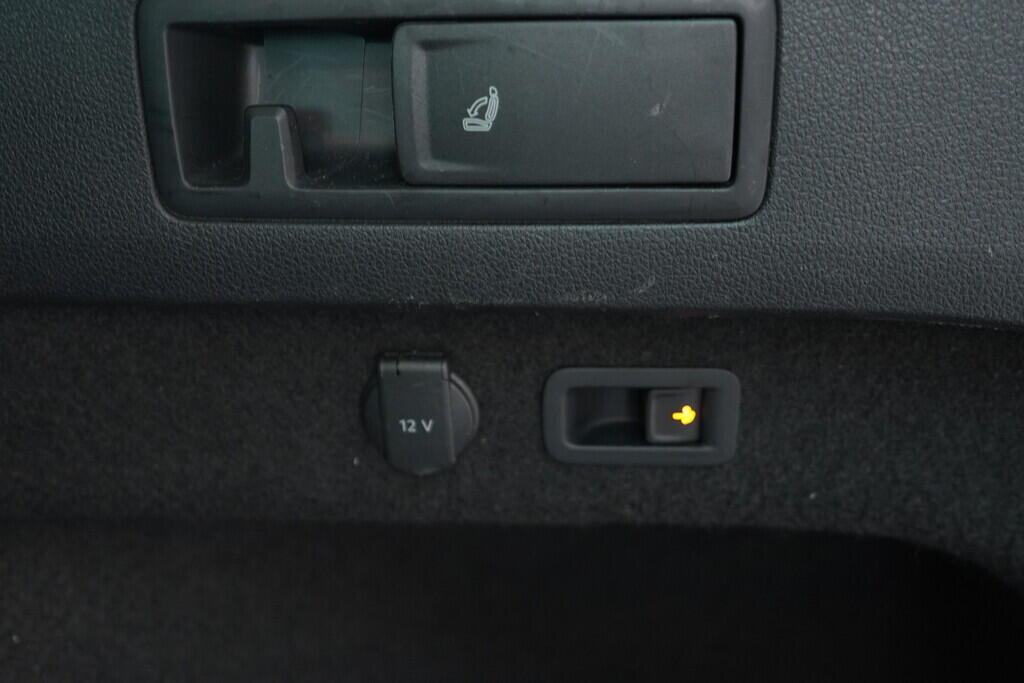 OV190V08630_39.webp_PASSAT VARIANT Highline 2.0 TDI 110 kW automat