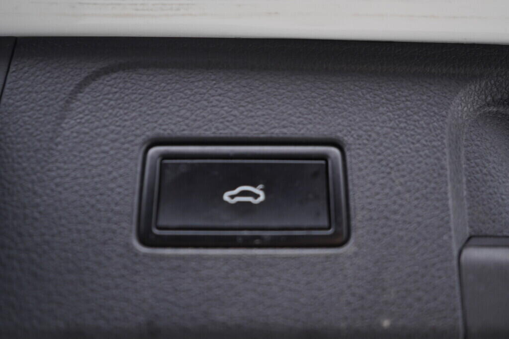 OV190V08630_40.webp_PASSAT VARIANT Highline 2.0 TDI 110 kW automat