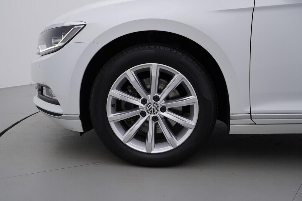 OV190V08630_41.webp_PASSAT VARIANT Highline 2.0 TDI 110 kW automat