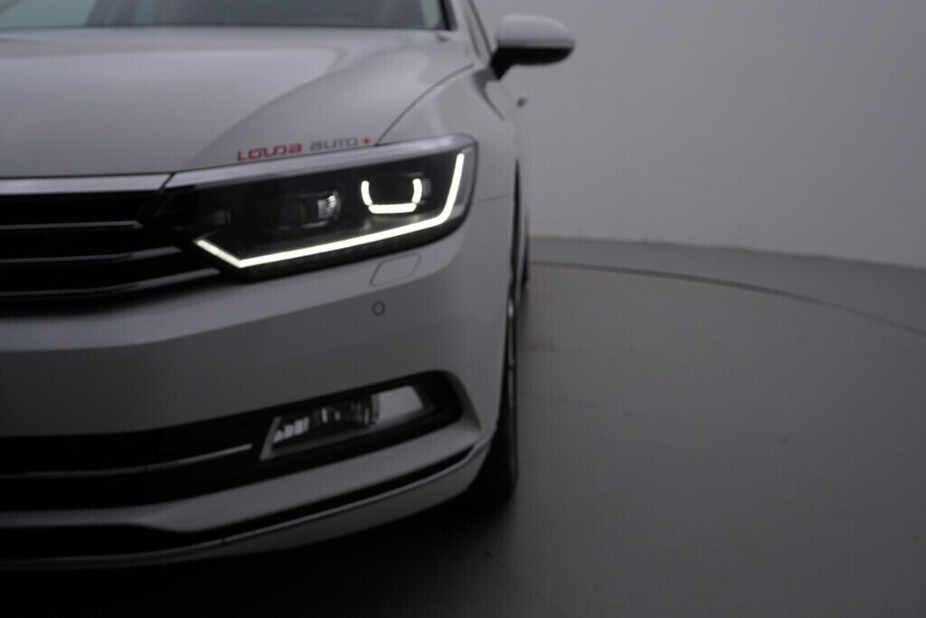 OV190V08630_42.webp_PASSAT VARIANT Highline 2.0 TDI 110 kW automat