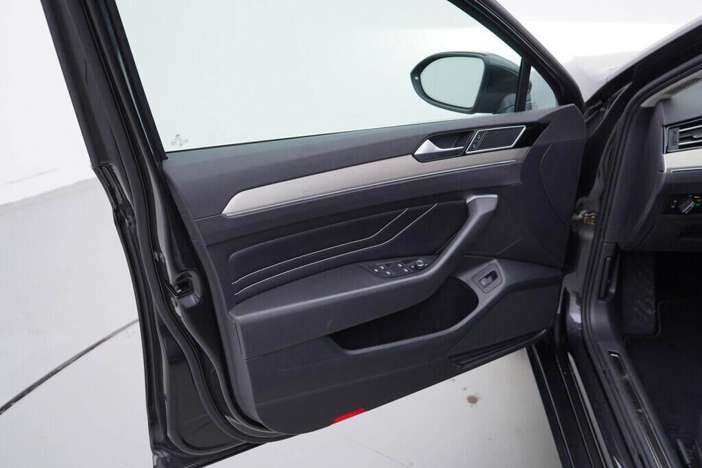 OV190V08631_19.webp_PASSAT VARIANT Elegance 2.0 TDI 110 kW automat, DPH