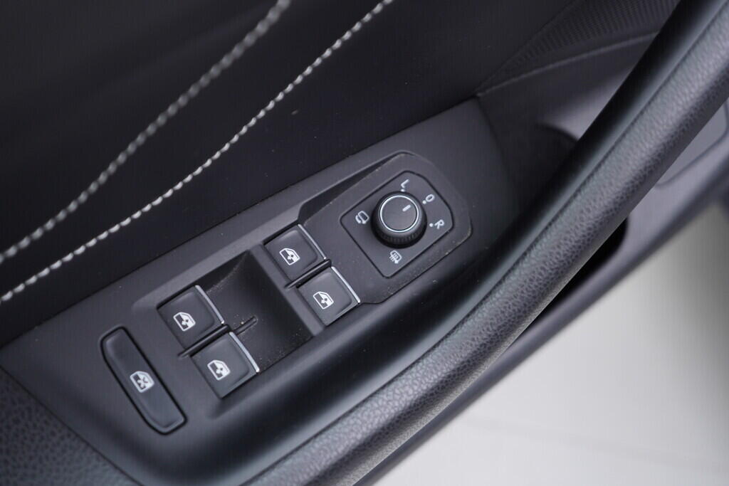 OV190V08631_22.webp_PASSAT VARIANT Elegance 2.0 TDI 110 kW automat, DPH