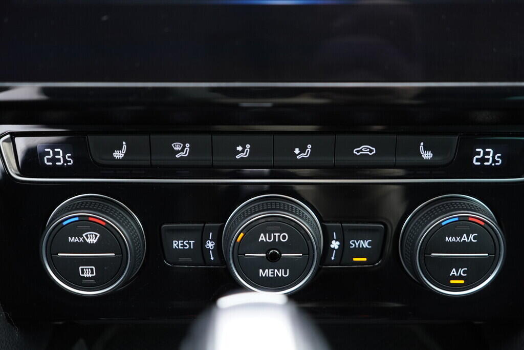 OV190V08631_33.webp_PASSAT VARIANT Elegance 2.0 TDI 110 kW automat, DPH