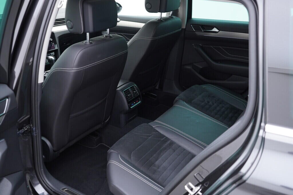 OV190V08631_35.webp_PASSAT VARIANT Elegance 2.0 TDI 110 kW automat, DPH