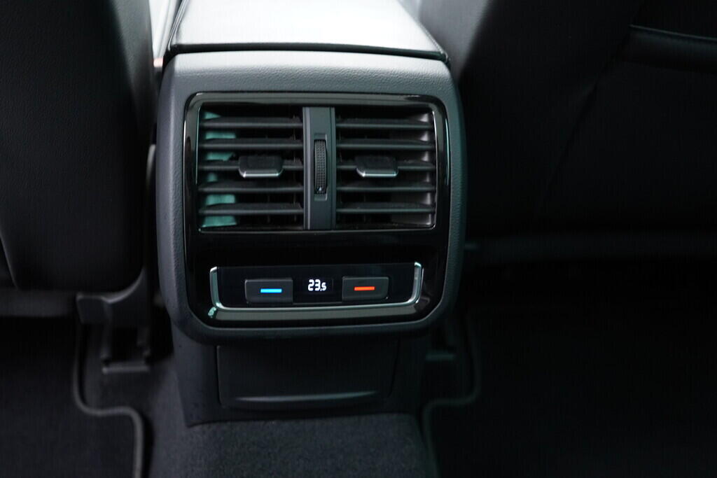 OV190V08631_36.webp_PASSAT VARIANT Elegance 2.0 TDI 110 kW automat, DPH