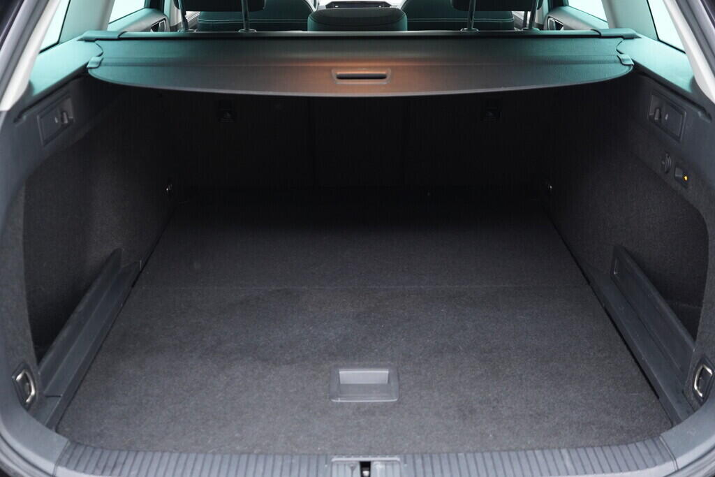 OV190V08631_38.webp_PASSAT VARIANT Elegance 2.0 TDI 110 kW automat, DPH
