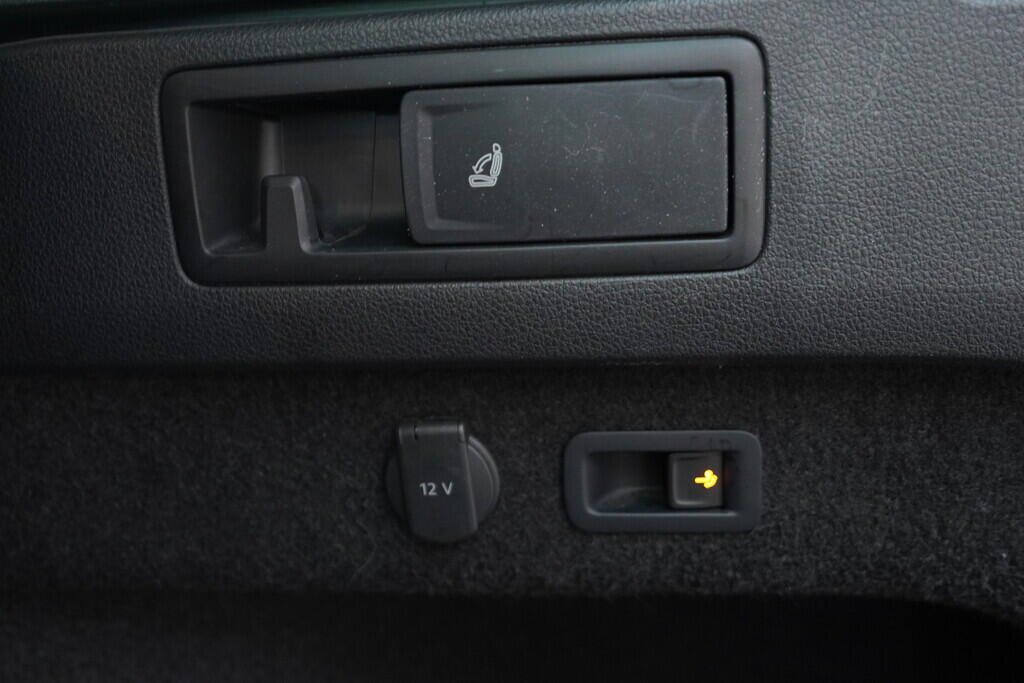 OV190V08631_39.webp_PASSAT VARIANT Elegance 2.0 TDI 110 kW automat, DPH