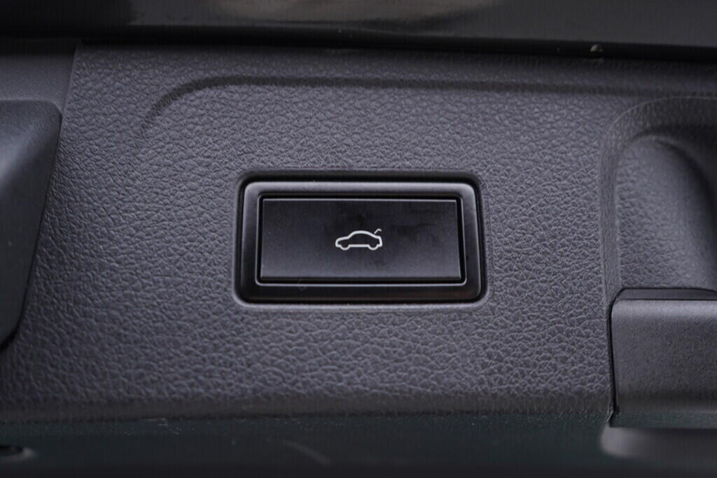 OV190V08631_40.webp_PASSAT VARIANT Elegance 2.0 TDI 110 kW automat, DPH