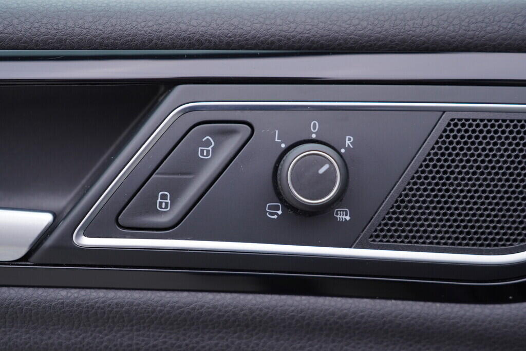 OV190V08632_21.webp_GOLF SPORTSVAN Carat 1.4 TSI 92 kW manuál