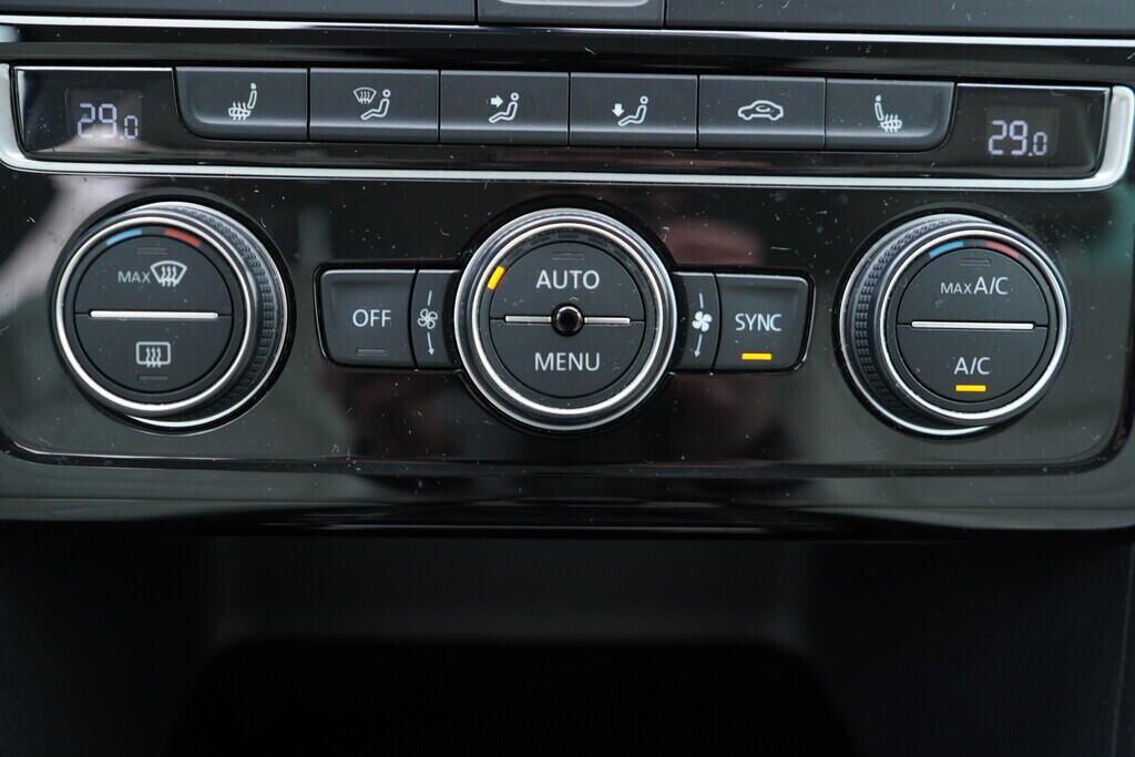 OV190V08632_33.webp_GOLF SPORTSVAN Carat 1.4 TSI 92 kW manuál